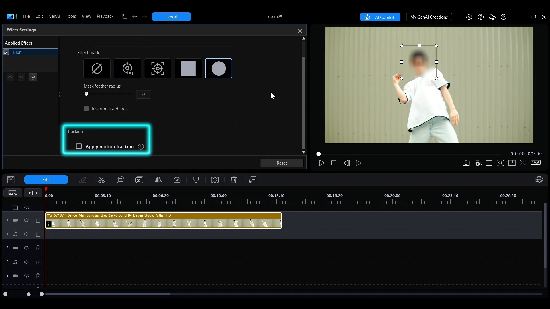 The Apply motion tracking checkbox at the bottom of the effect settings panel