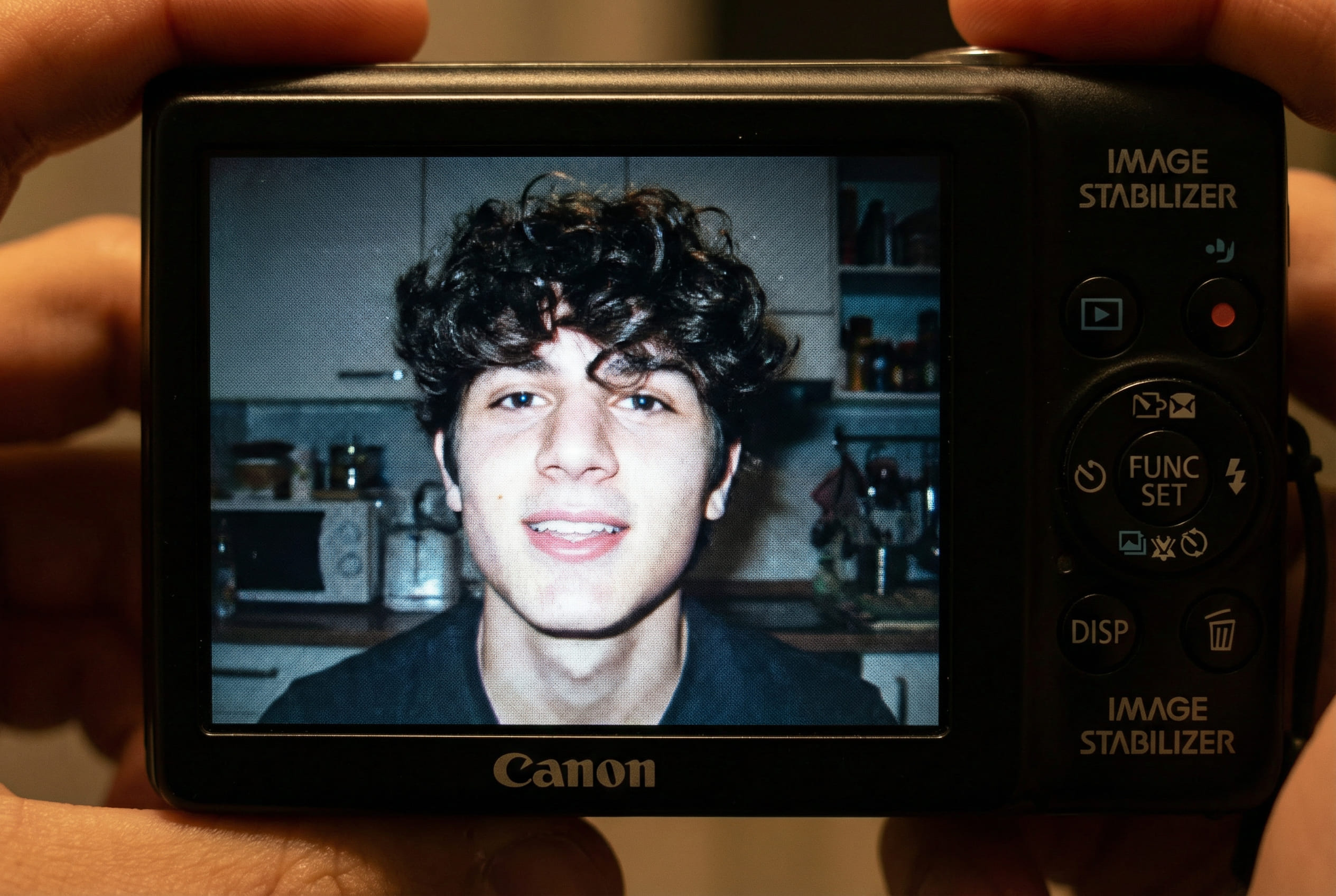 2000s digital camera screen effect portrait