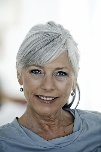 Graue Haare mit Stolz tragen