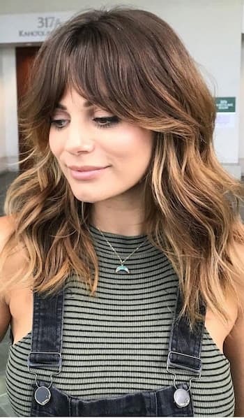 Lange Haare mit Vorhangpony