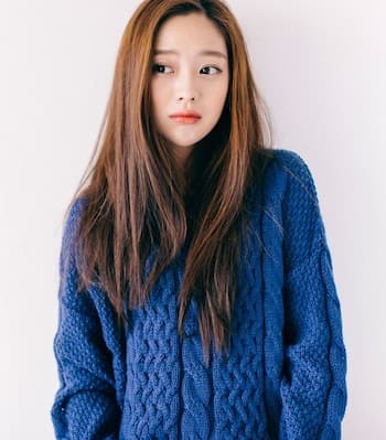 Lange, glatte Haare mit Mittelscheitel