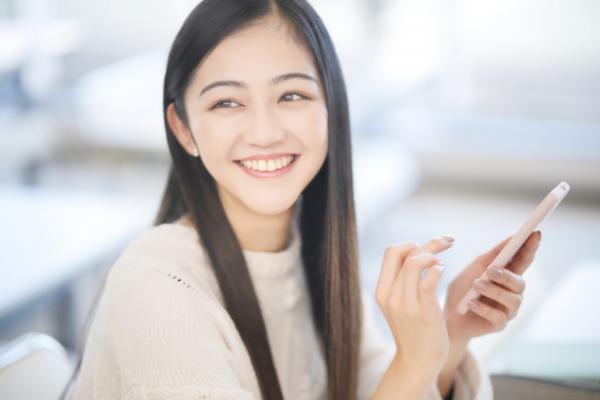 淡い服装の紫陽花ポートレート