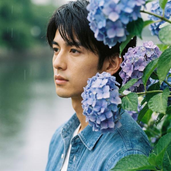 顔隠し AI 紫陽花ポートレート