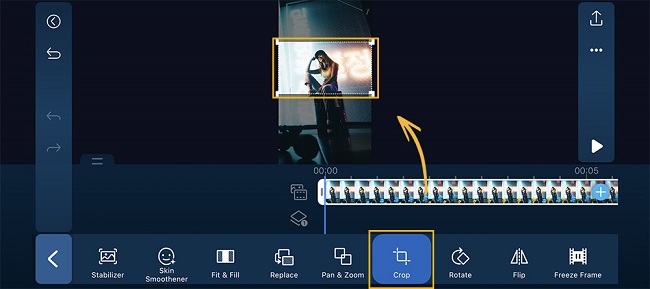 PhotoDirector App - Crop