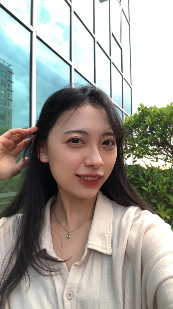 手撥頭髮