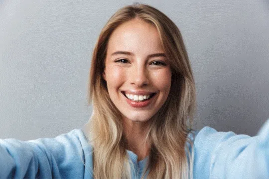 PhotoDirector - La mejor app para corregir fotos con ojos rojos