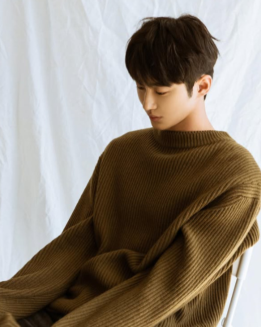 男生髮型推薦：前梳長瀏海