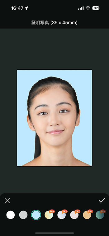 PhotoDirector 証明写真背景色変更画面