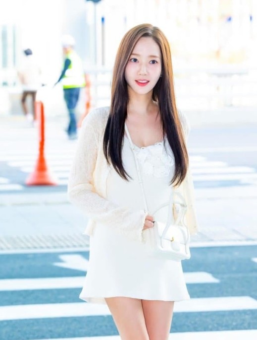 女生長髮髮型推薦：旁分長直髮