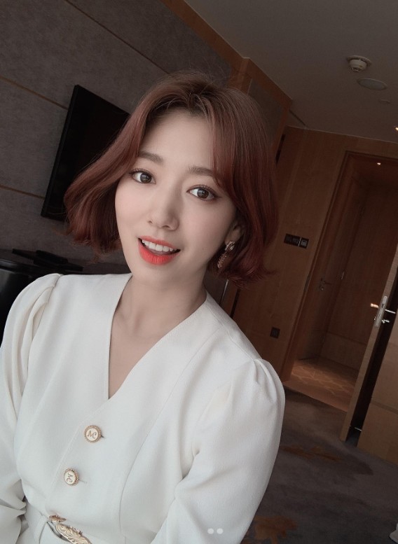 2025 女生短髮造型：短捲髮