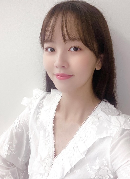 女生中長髮造型推薦：空氣瀏海