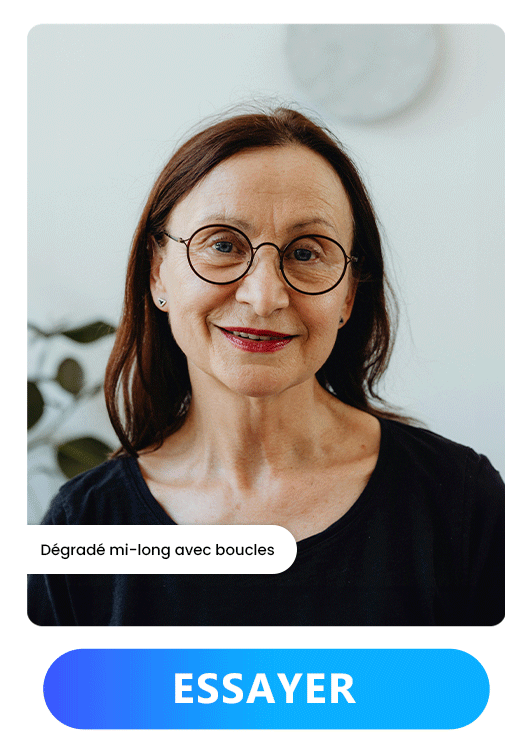 Coupes de cheveux pour femme de 60 ans avec lunettes - Dégradé mi-long avec boucles