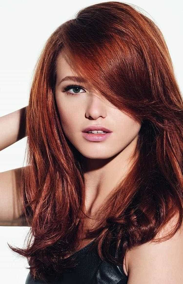 Cheveux Rouge Cuivré tendance 2025, rouge lumineux aux reflets cuivre