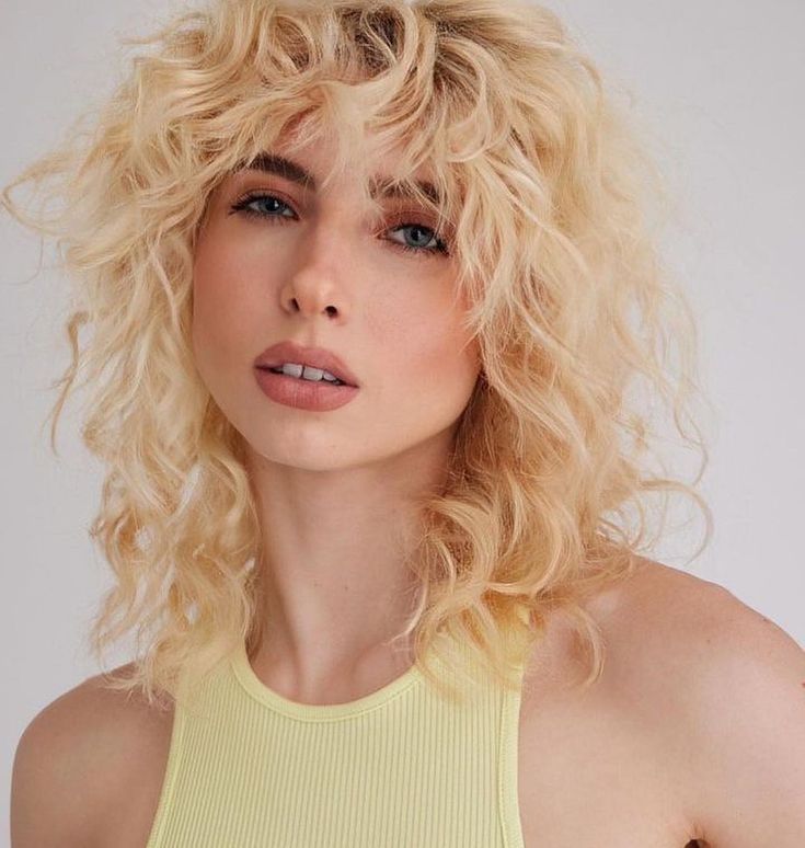 Coupe Wolf Cut Bouclée