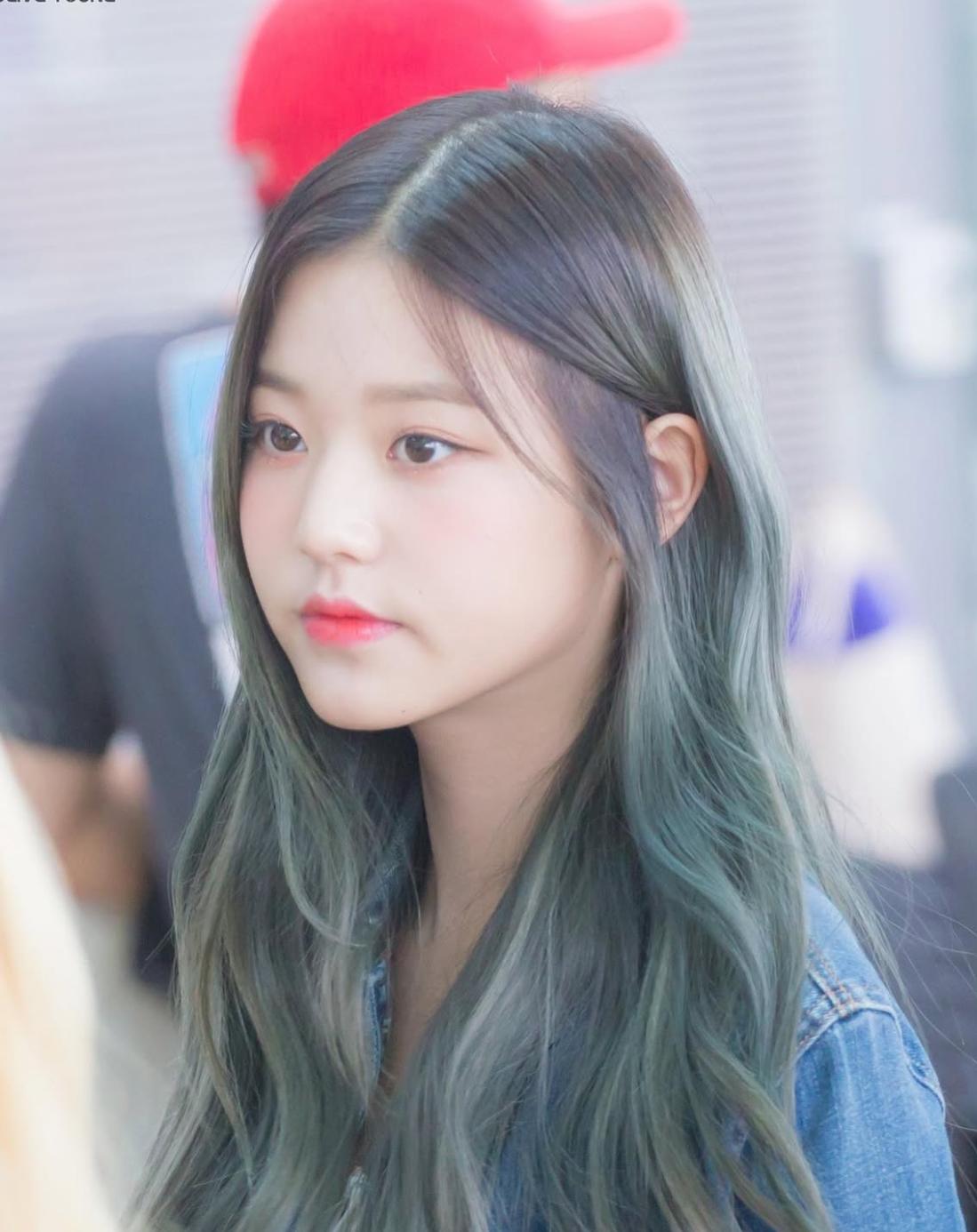 挑染髮色：張員瑛