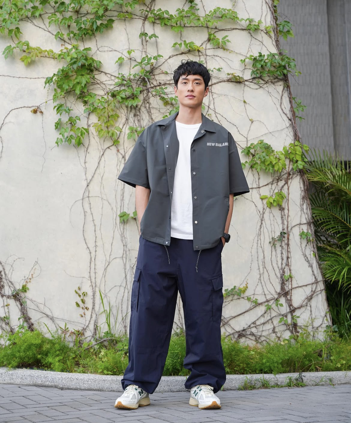 襯衫穿搭男:襯衫內搭T恤或背心