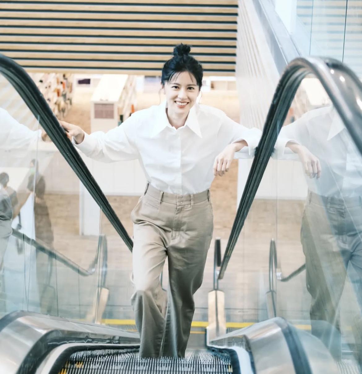 女生襯衫穿搭：襯衫搭配西裝褲