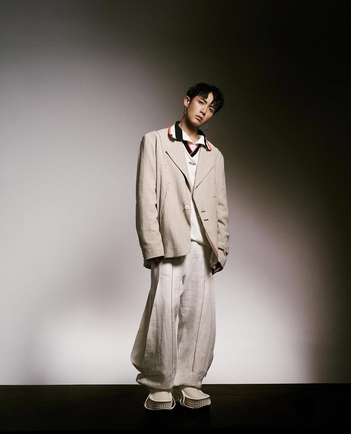 男生西裝外套穿搭:寬鬆街頭風