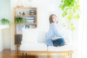 PC版PhotoDirectorブラックミスト適用後 光が差し込む室内画像