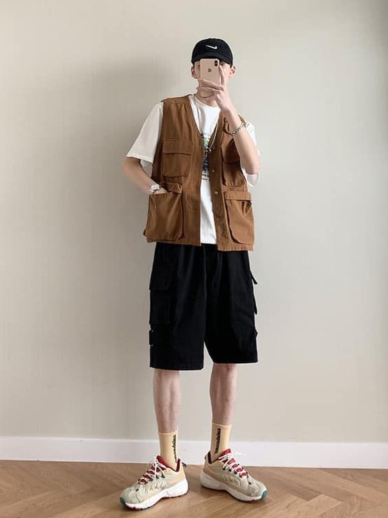 工裝背心 + T 恤