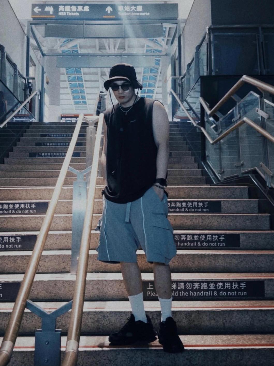 寬鬆背心 + 短褲