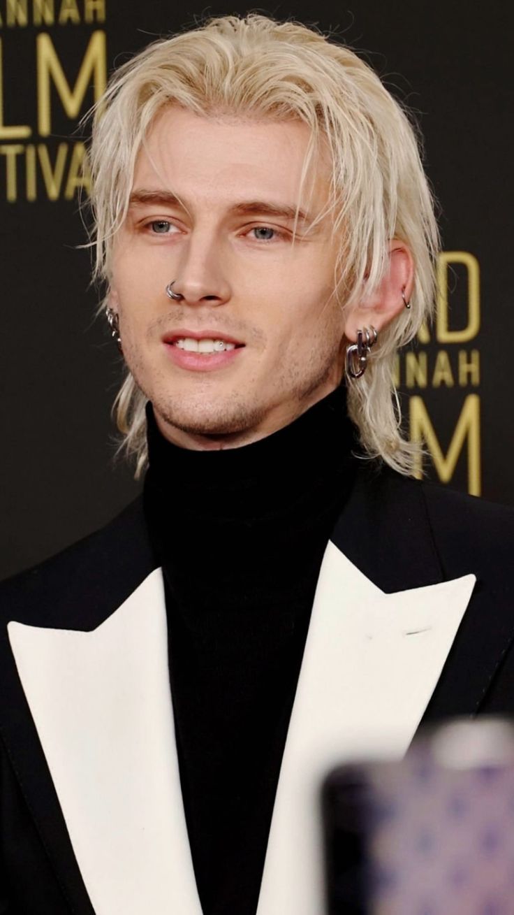 machine-gun-kelly-visage-triangle