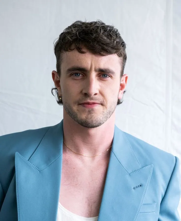 Coupe César revisitée homme 2025 avec Paul Mescal, style court et texturé