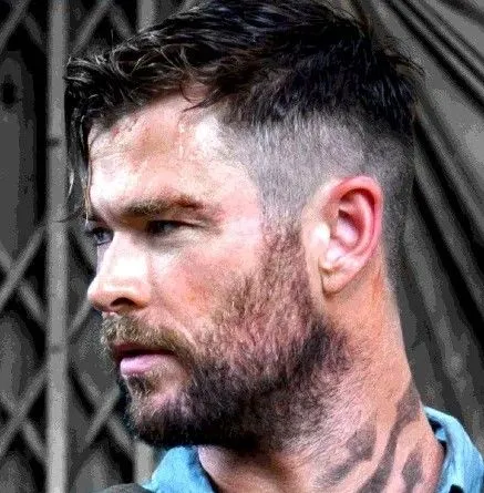 Dégradé haut homme 2025 avec Chris Hemsworth, coiffure tendance masculine