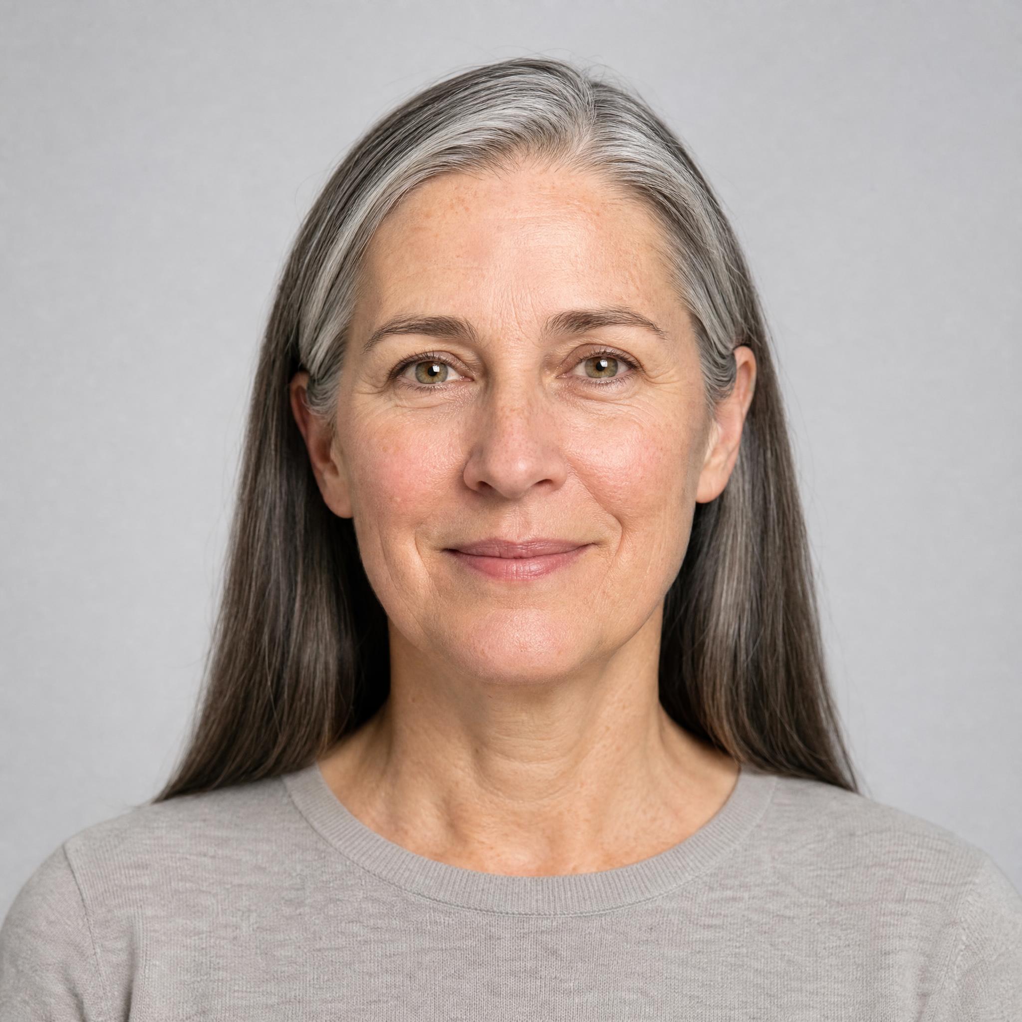 Base portrait showing long unlayered hair, the starting point for every simulation in this guide