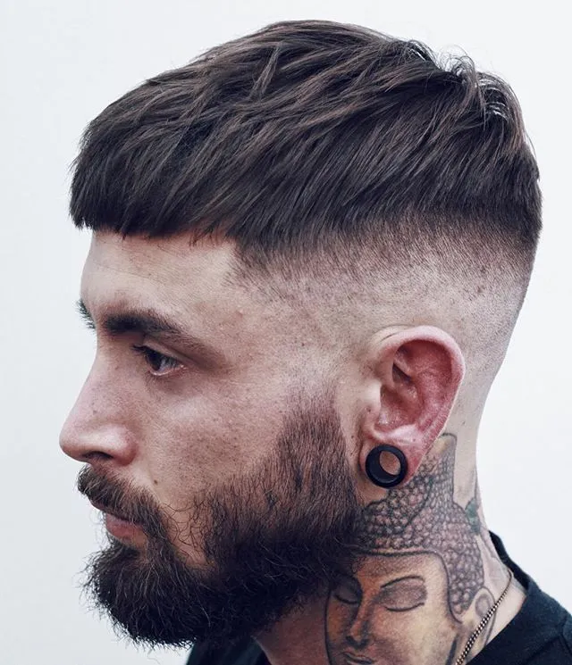 Corte de pelo corto para hombre