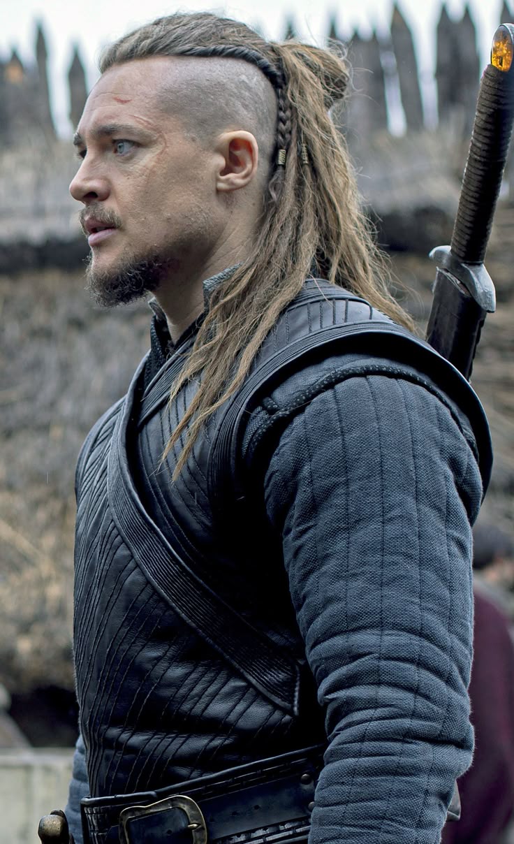 Coiffure Viking - Le crâne rasé avec tresses