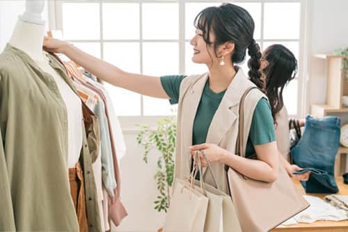 髪型やファッションとのバランスも重要