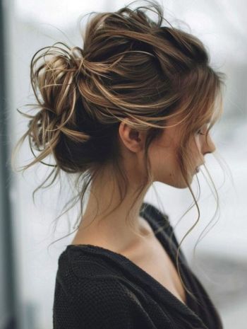 Messy Bun - Lässige sommerliche Hochsteckfrisur