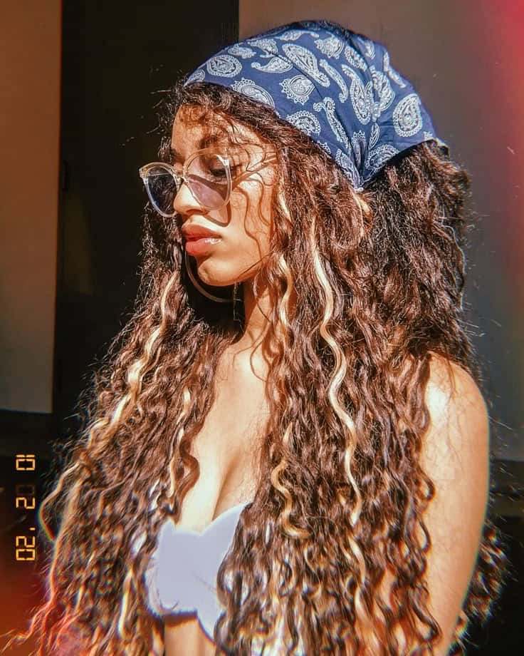 Foto de Rizos recogidos con pañuelo