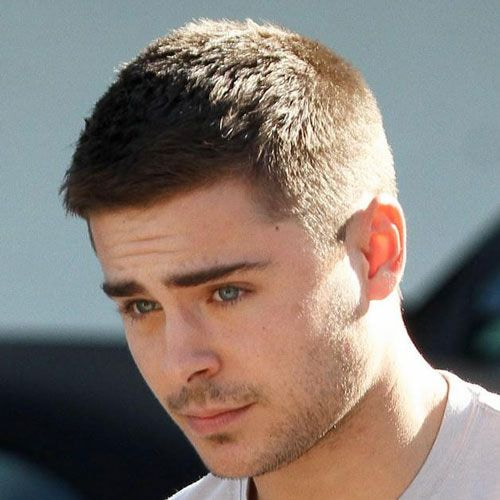 Zac Efron con el peinado crew cut