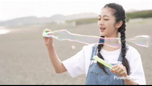 モバイル版 PowerDirector で作成した再生と逆再生を組み合わせたミラーループの動画例