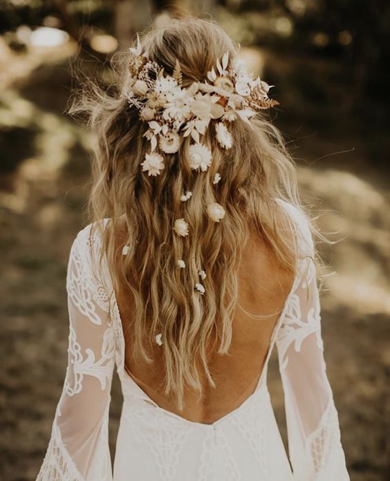 Cheveux lâchés mariage avec accessoires