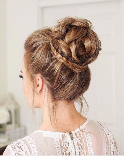 Demi-bun flou moderne coiffure mariage simple et chic