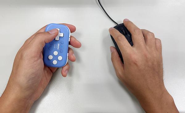 左手デバイス 右手にマウス 左手に左手デバイス