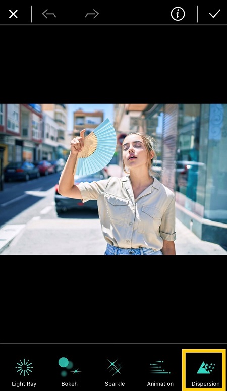 Use the best photo editor app PhotoDirector Mobile to add dispersion effect to your photos