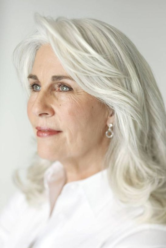 Imagen de cabello blanco perla