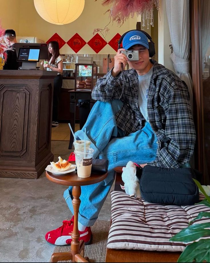 紅色配件 + 沉穩色系