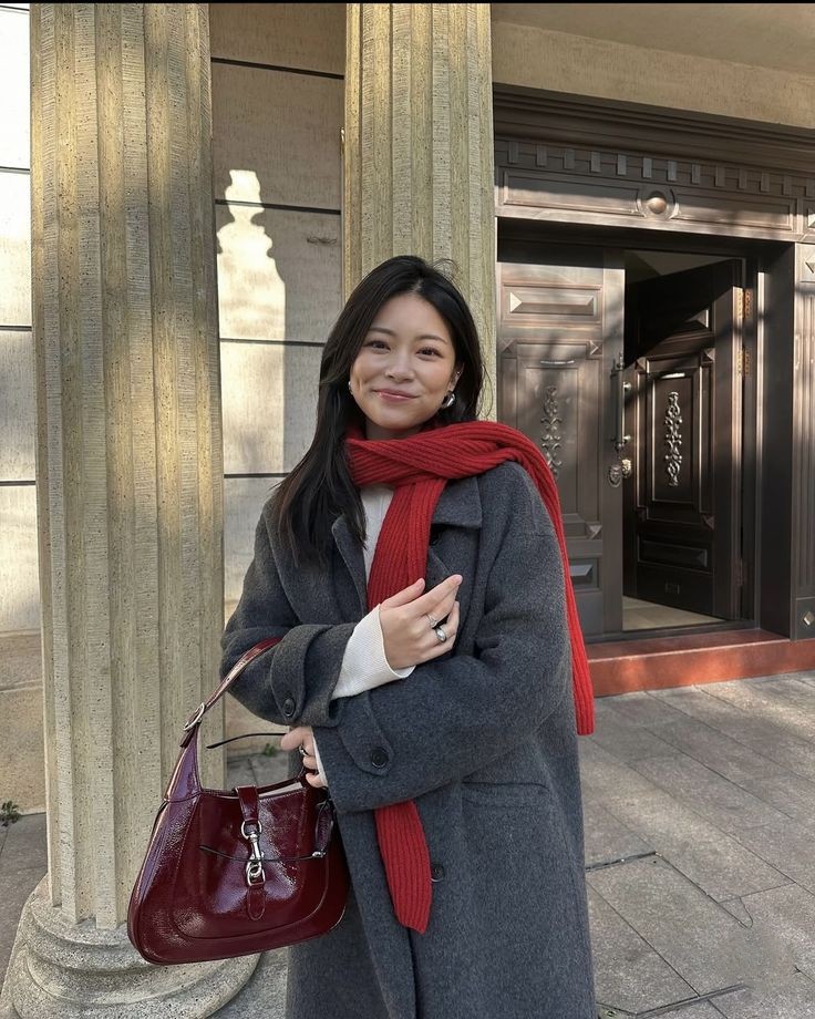 紅色配件 + 沉穩色系