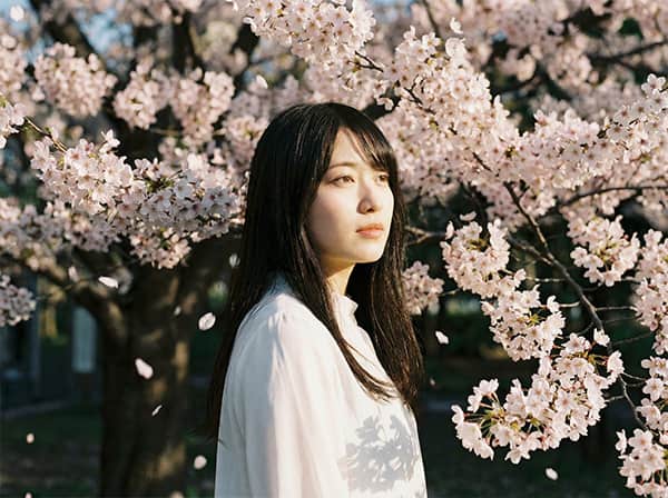 「視線外し」でエモい雰囲気を作る