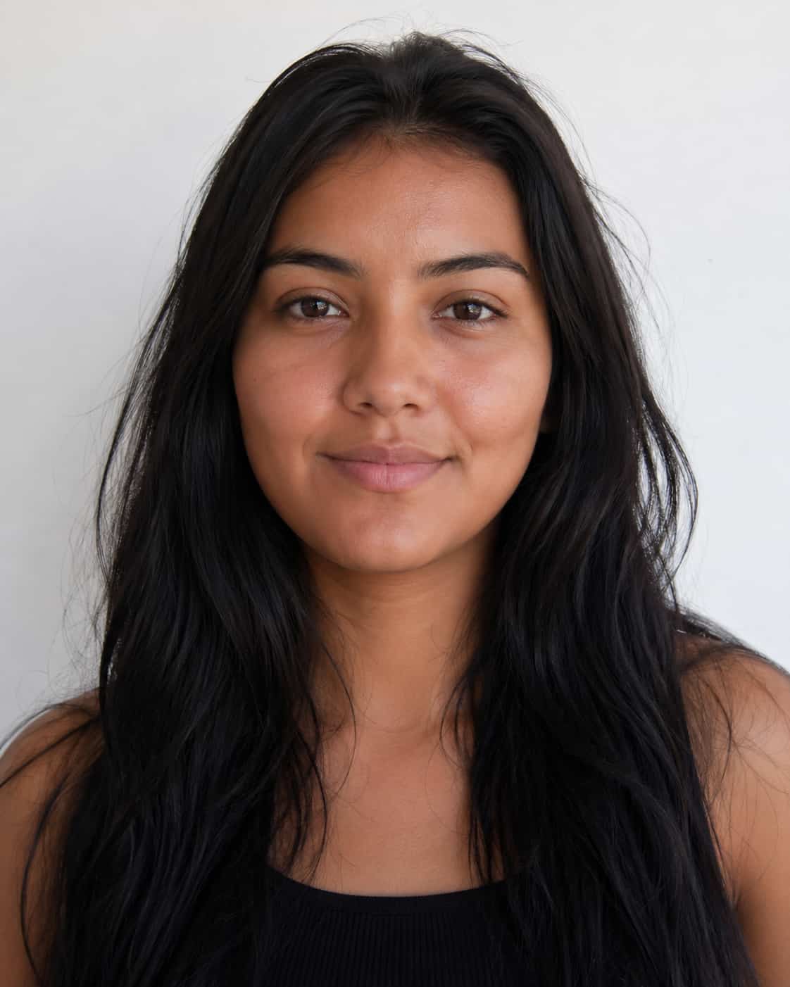 Foto correcta para análisis de color visual con ChatGPT: sin maquillaje, luz natural, fondo neutro