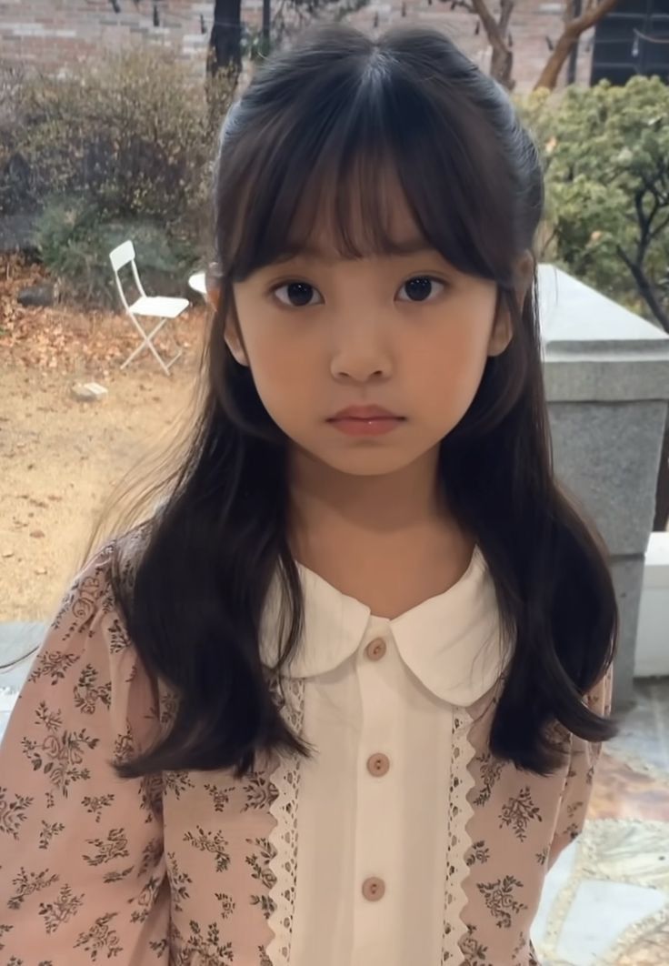 Coupe petite fille avec frange