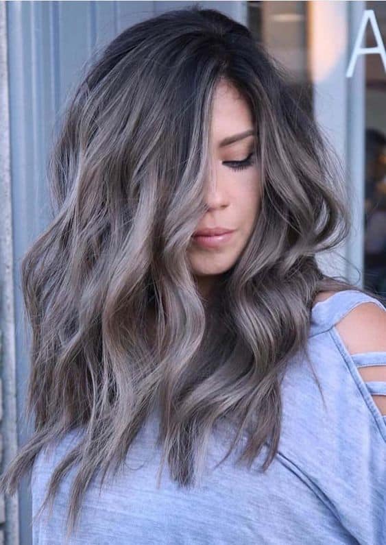Imagen de cabello blanco perla
