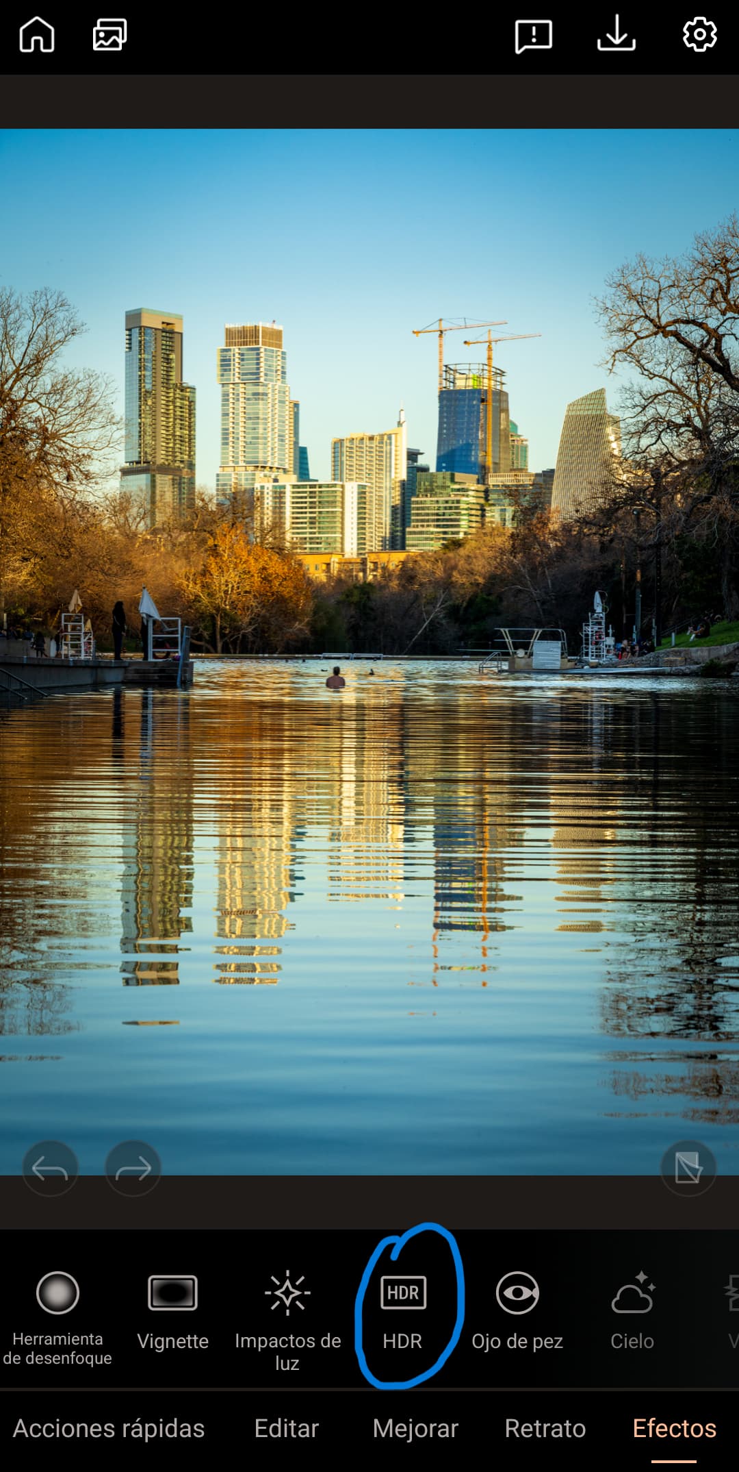 PhotoDirector: menú Efectos con HDR seleccionado