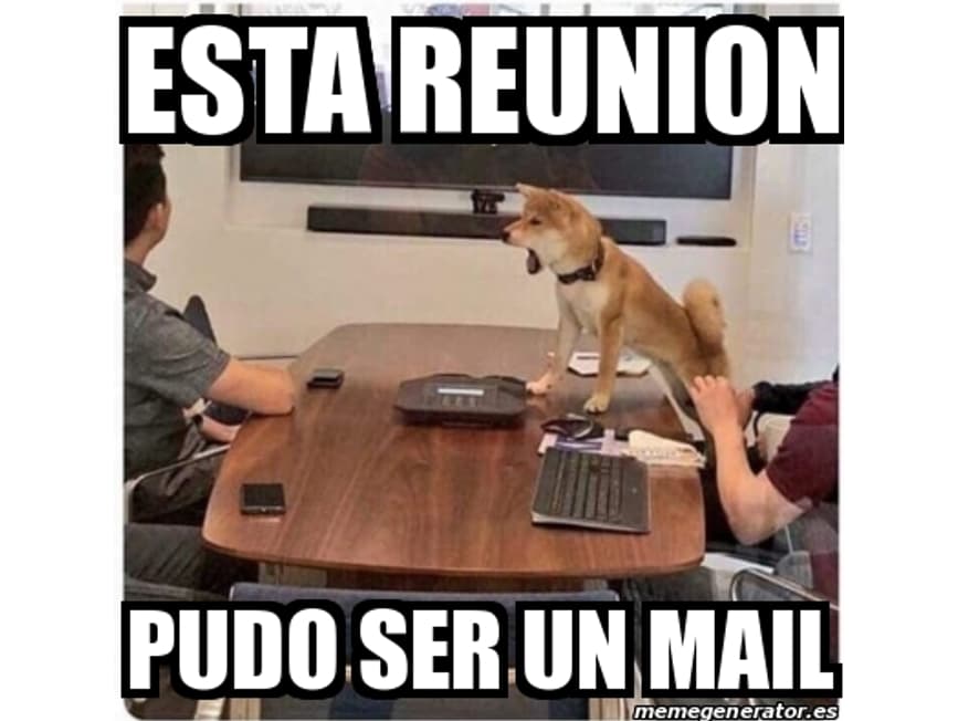 Meme godinez sobre las juntas que pudieron ser un correo