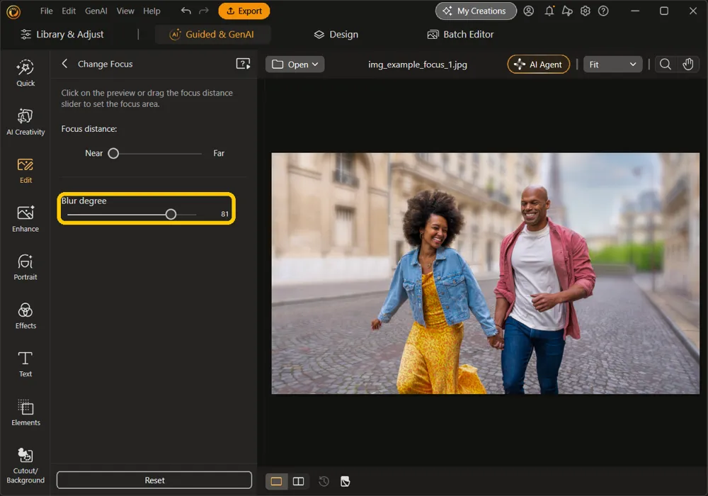 The Blur degree slider at 81 highlighted, with the couple sharp and the background strongly blurred